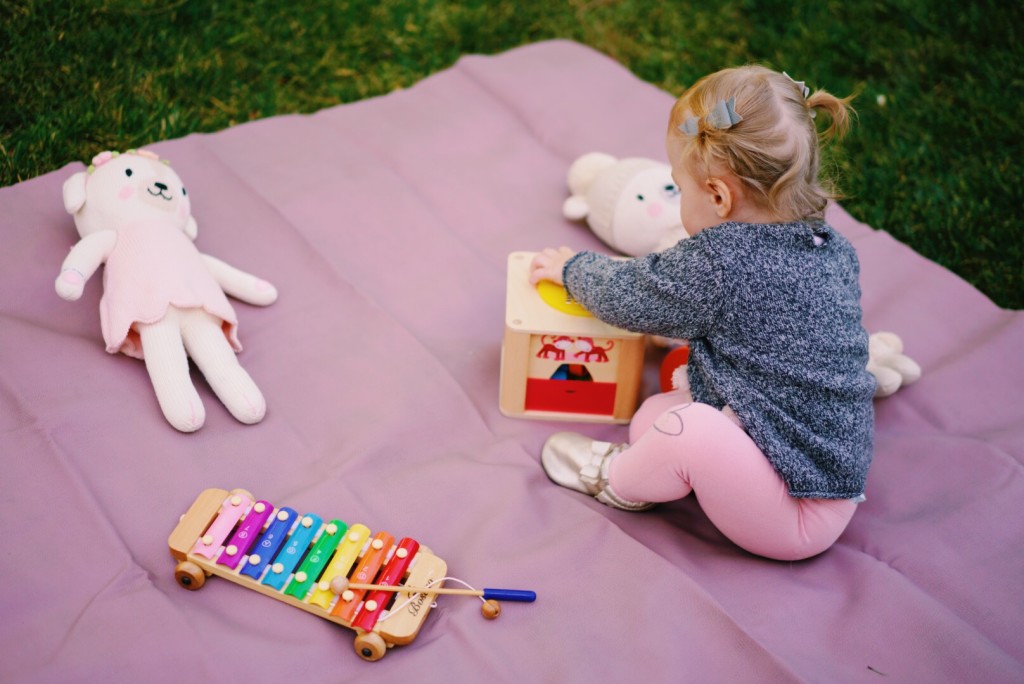 Mommy Blogger Katelyn Jones of A Touch of Pink Blog Shares her favorite toys for toddlers