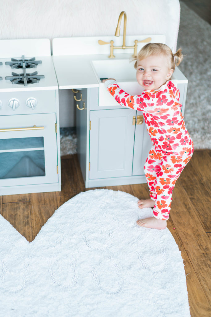 Mommy Blogger Katelyn Jones of A Touch of Pink Blog Shares her favorite toys for toddlers