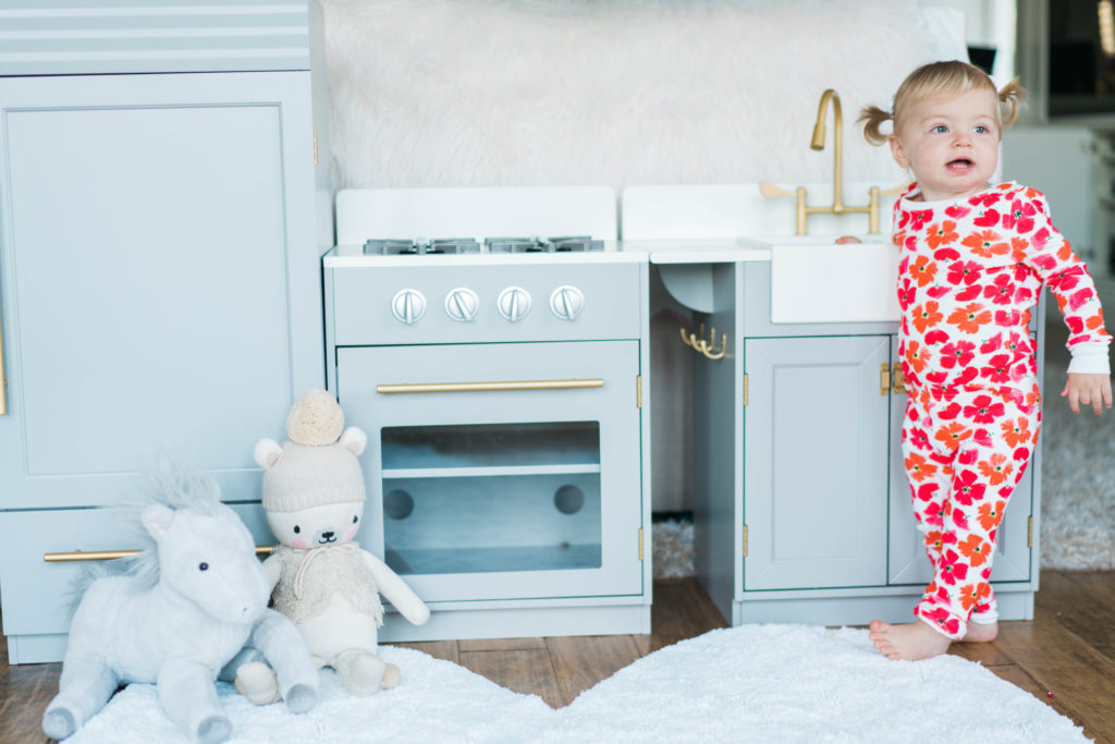 Mommy Blogger Katelyn Jones of A Touch of Pink Blog Shares her favorite toys for toddlers