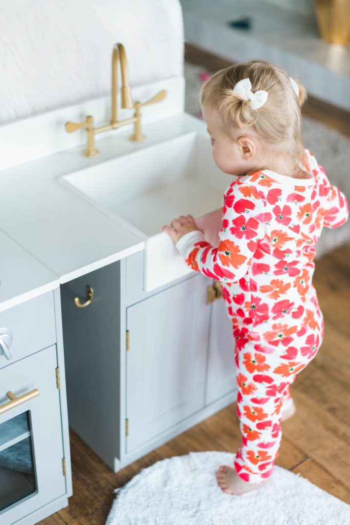 Mommy Blogger Katelyn Jones of A Touch of Pink Blog Shares her favorite toys for toddlers