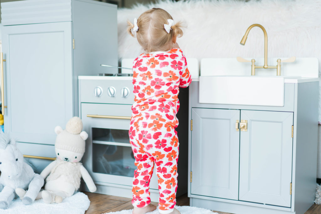 Mommy Blogger Katelyn Jones of A Touch of Pink Blog Shares her favorite toys for toddlers