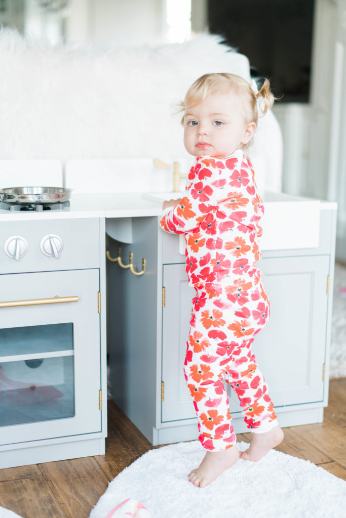 Mommy Blogger Katelyn Jones of A Touch of Pink Blog Shares her favorite toys for toddlers